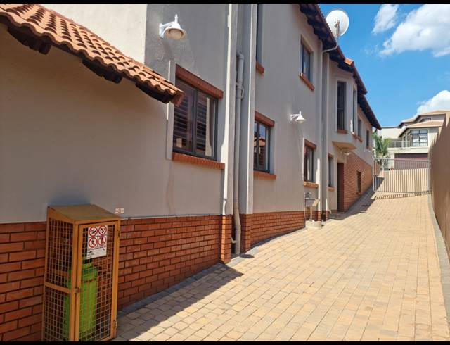 4 BEDROOM FREESTANDING FOR SALE IN XANADU